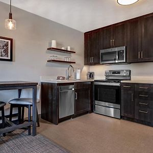 One-Bedroom King Suite Sofa Bed Mountain Creek View
